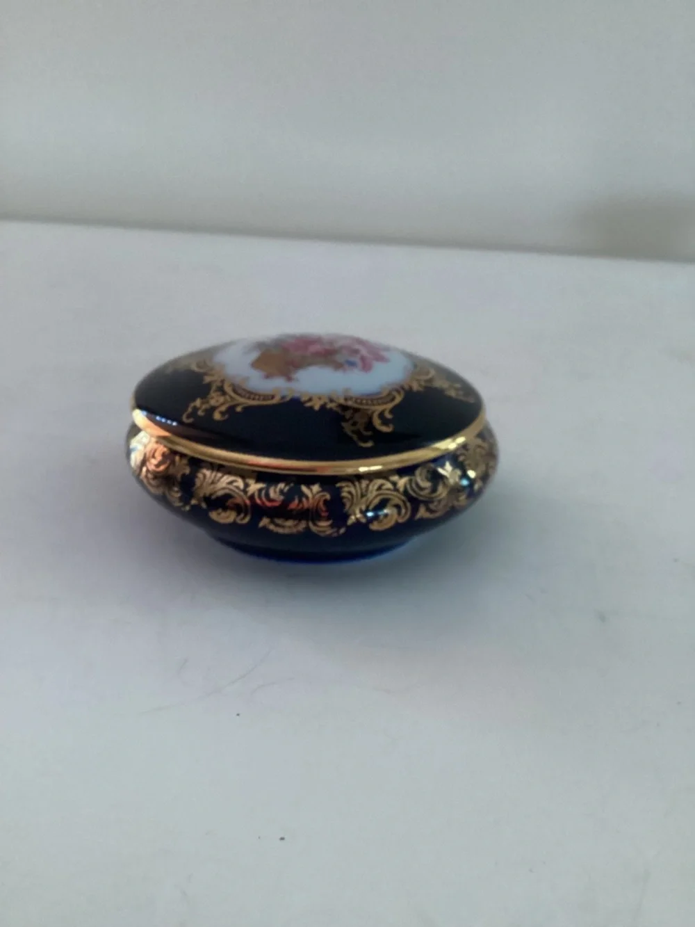 Limoges Castel Hand Painted Porcelain Trinket Box with lid   3 x 1.5 inches